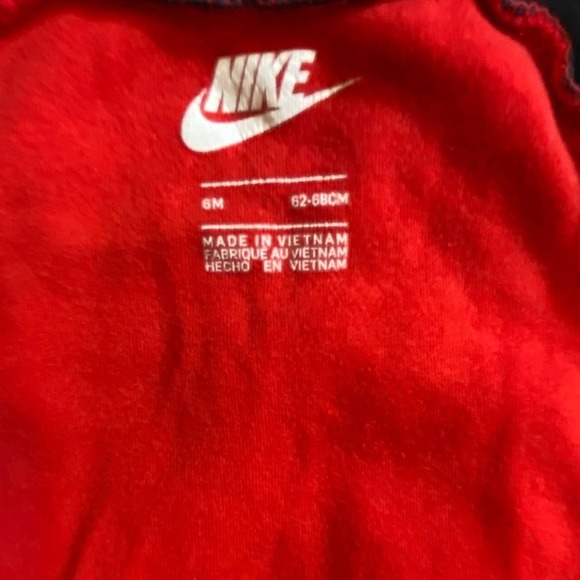 Nike lot (2) one piece footed 6 mos Preowned nike logo - Picture 10 of 12